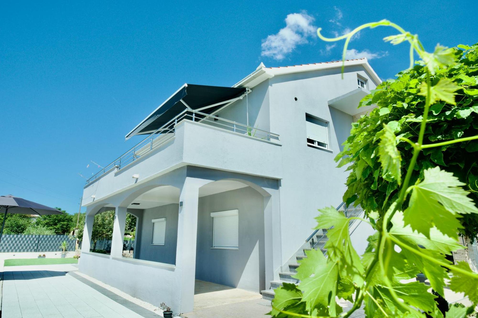 Apartment Lana Bristivica Exterior photo